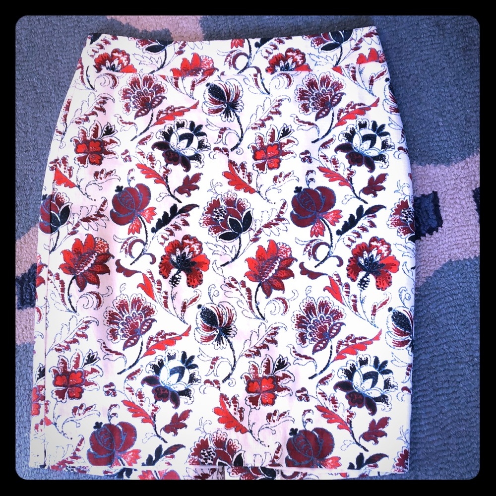 Ann Taylor fitted floral skirt